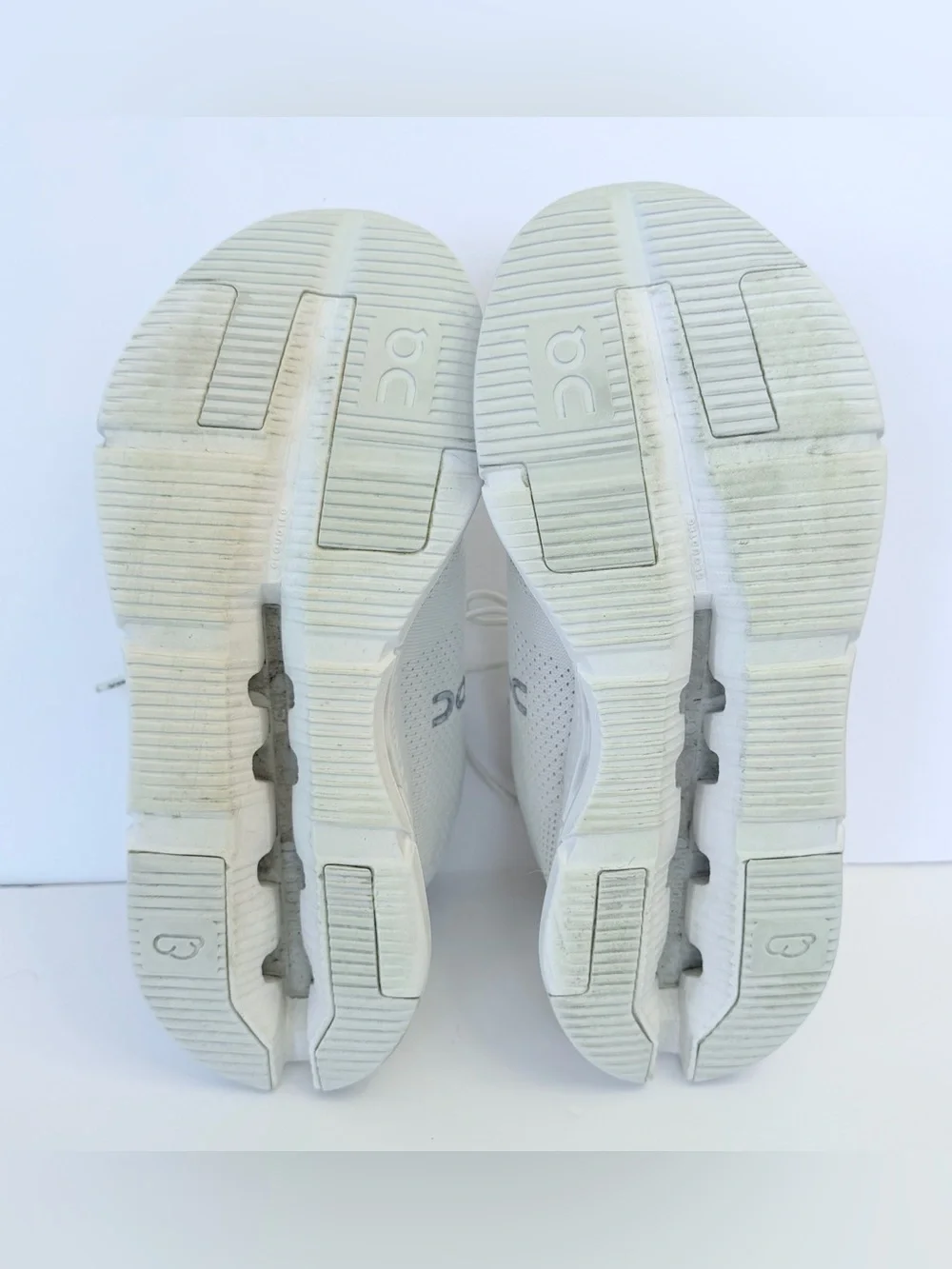 On Cloudnova 2 women’s sneakers in White, size 9.5,